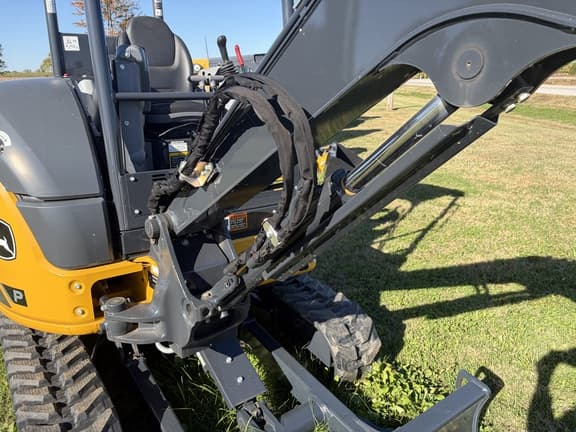 Image of John Deere 30P equipment image 3