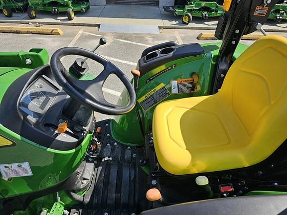 Image of John Deere 3025D equipment image 2