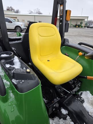 Image of John Deere 3025E equipment image 3