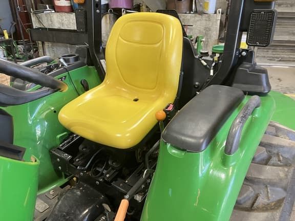 Image of John Deere 3025E equipment image 4