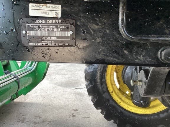 Image of John Deere 3025E equipment image 2