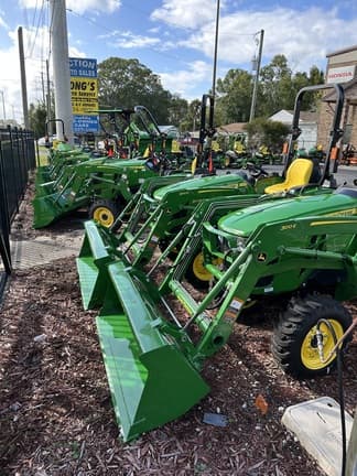 Image of John Deere 3025E equipment image 2