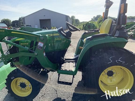 Image of John Deere 3025E equipment image 4