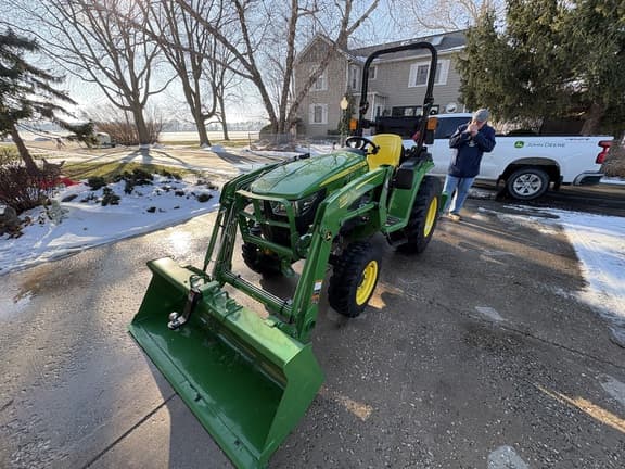 Image of John Deere 3025E equipment image 4