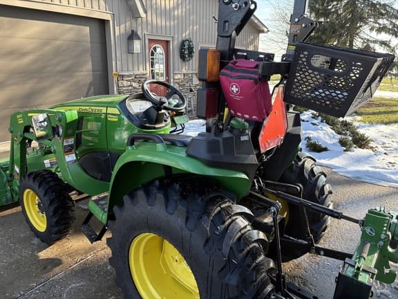 Image of John Deere 3025E equipment image 3