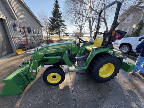 Image of John Deere 3025E equipment image 2