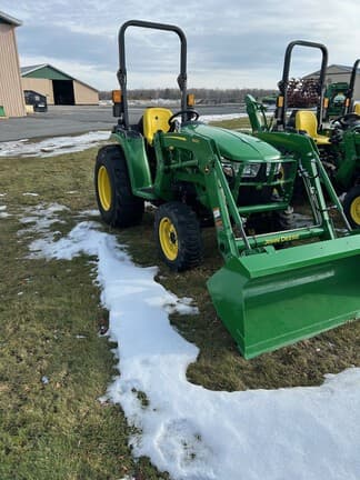 Image of John Deere 3025E equipment image 2