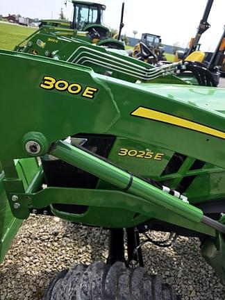 Image of John Deere 3025E equipment image 4