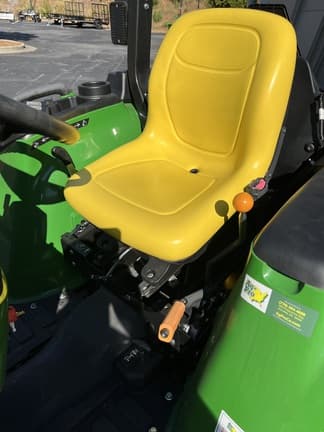 Image of John Deere 3025E equipment image 2
