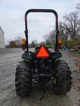 Image of John Deere 3025E equipment image 4