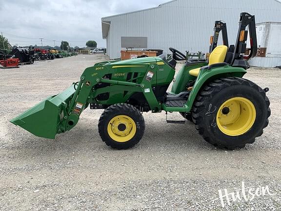 Image of John Deere 3025E equipment image 4