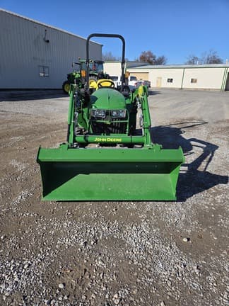 Image of John Deere 3025E equipment image 4