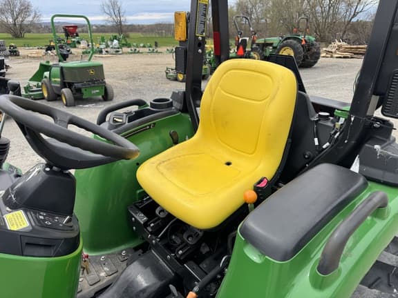 Image of John Deere 3025E equipment image 4