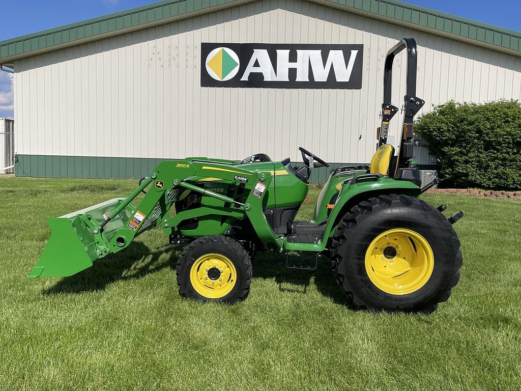 Image of John Deere 3032E Image 0
