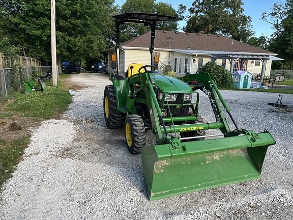 Image of John Deere 3032E equipment image 2