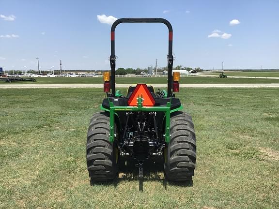 Image of John Deere 3032E equipment image 4