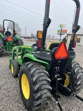 Image of John Deere 3032E equipment image 4