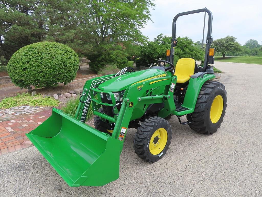 Image of John Deere 3032E Primary image