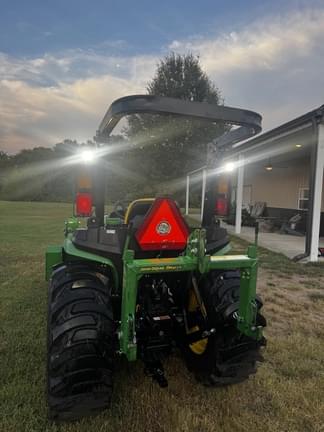 Image of John Deere 3032E equipment image 4