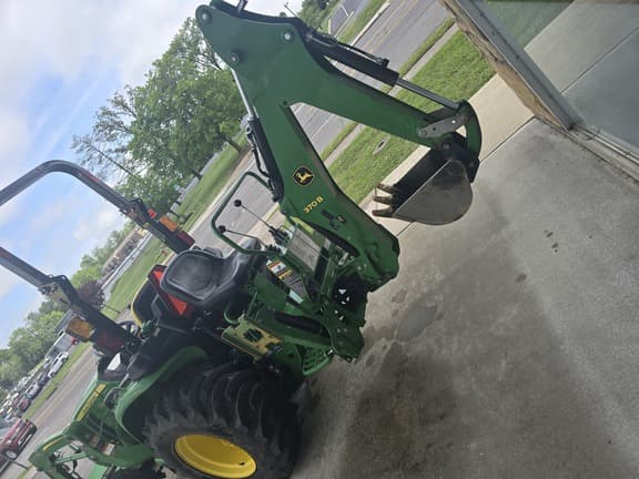 Image of John Deere 3032E equipment image 1