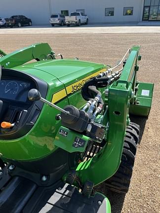 Image of John Deere 3032E equipment image 4