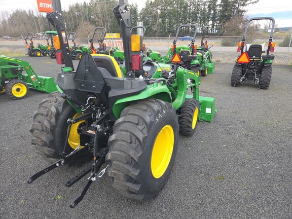 Image of John Deere 3032E equipment image 3