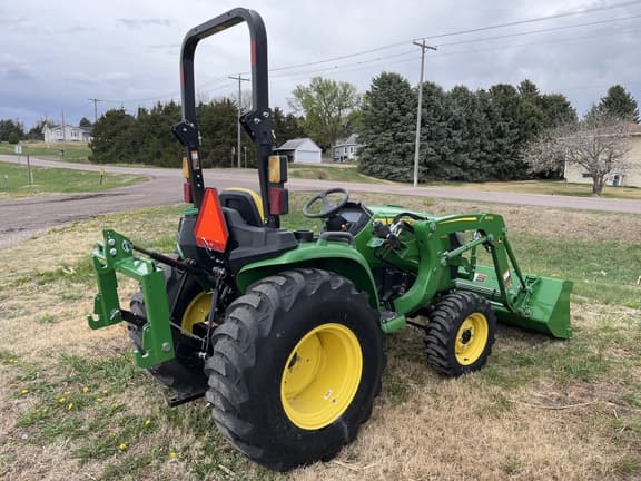 Image of John Deere 3032E equipment image 3