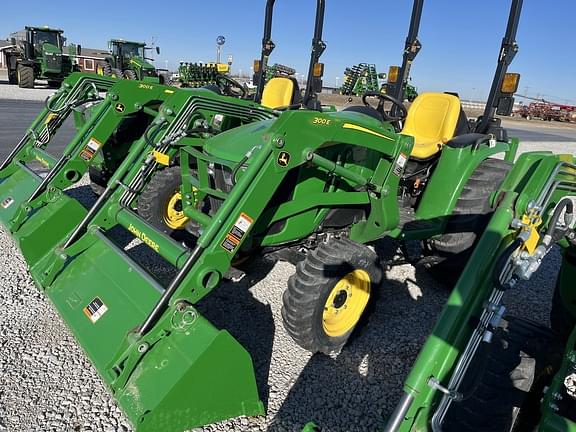 Image of John Deere 3032E equipment image 2