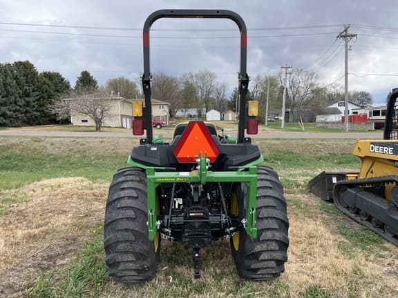 Image of John Deere 3032E equipment image 4