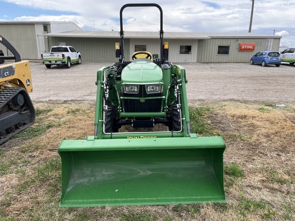 Image of John Deere 3032E equipment image 1
