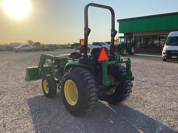 Image of John Deere 3032E equipment image 2