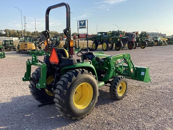 Image of John Deere 3032E equipment image 3