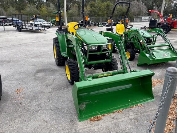 Image of John Deere 3032E equipment image 2