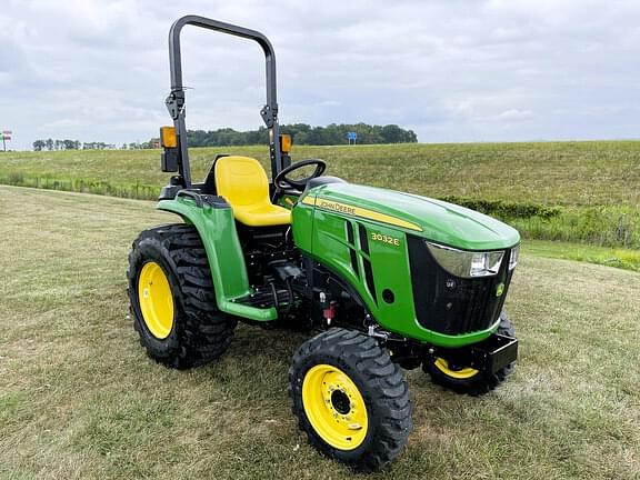 Image of John Deere 3032E equipment image 2