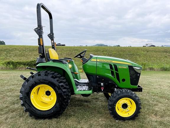 Image of John Deere 3032E equipment image 3