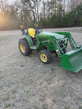 Image of John Deere 3032E Image 0