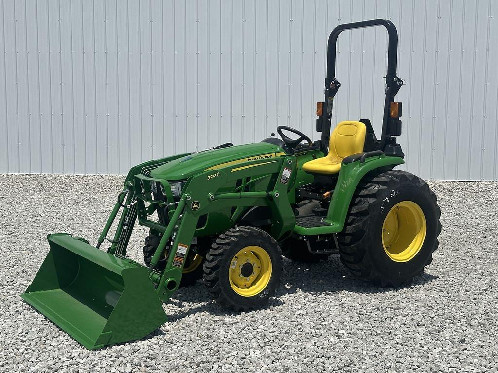 Image of John Deere 3032E Image 0