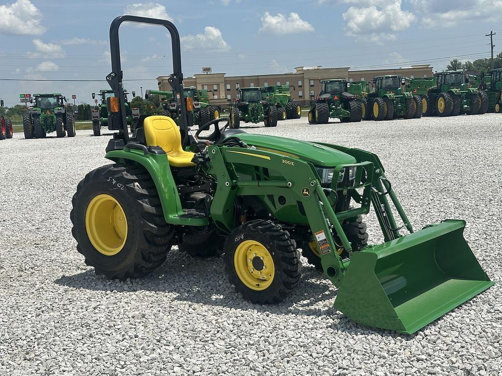 Image of John Deere 3032E Image 1