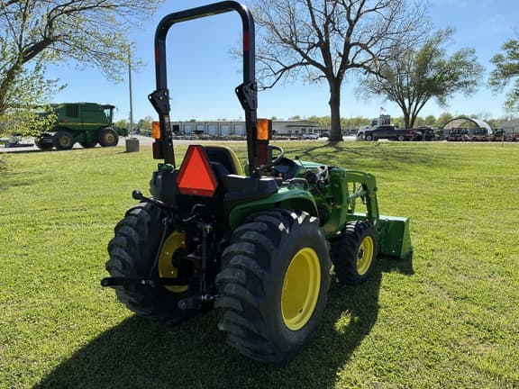 Image of John Deere 3032E equipment image 4