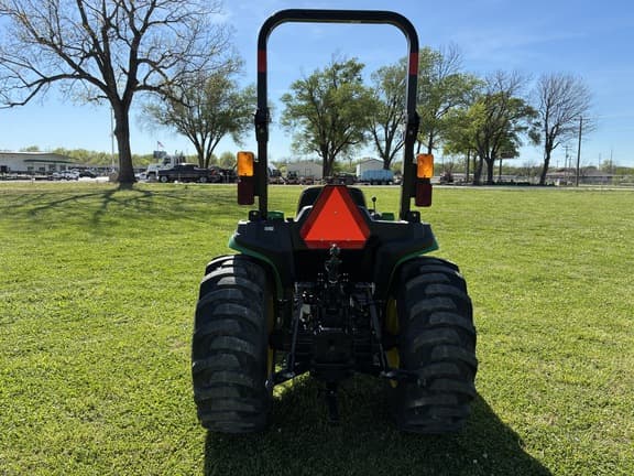 Image of John Deere 3032E equipment image 3