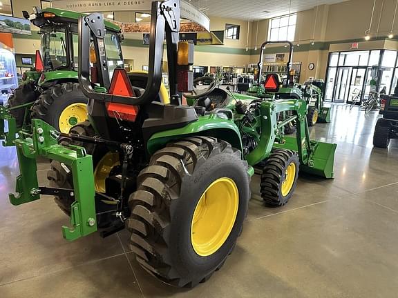 Image of John Deere 3032E equipment image 3