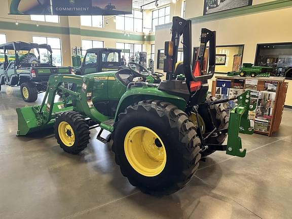 Image of John Deere 3032E equipment image 2