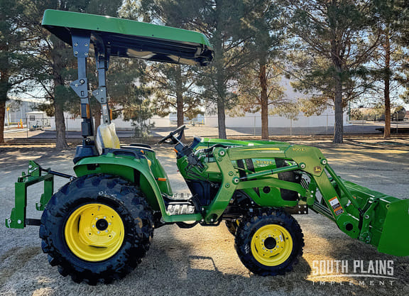 Main image John Deere 3032E