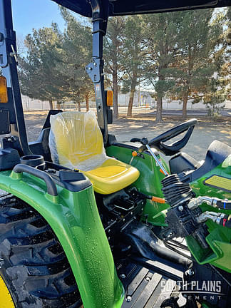 Image of John Deere 3032E equipment image 4