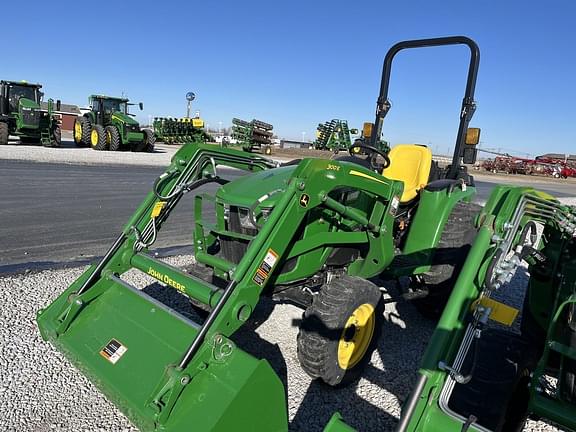 Image of John Deere 3032E equipment image 4