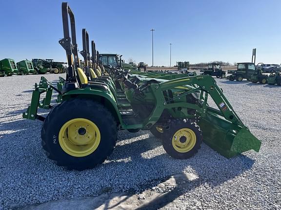 Image of John Deere 3032E equipment image 2