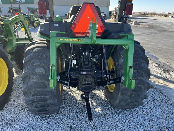 Image of John Deere 3032E equipment image 4