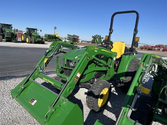 Image of John Deere 3032E equipment image 1
