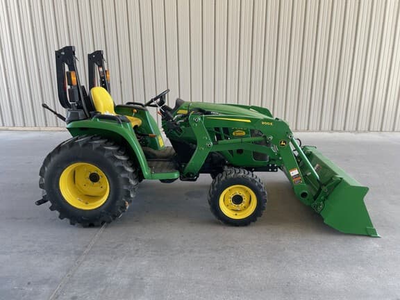Image of John Deere 3032E equipment image 4