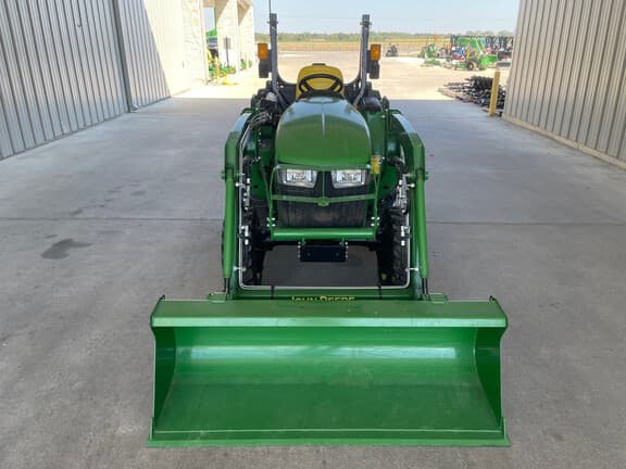Image of John Deere 3032E equipment image 2